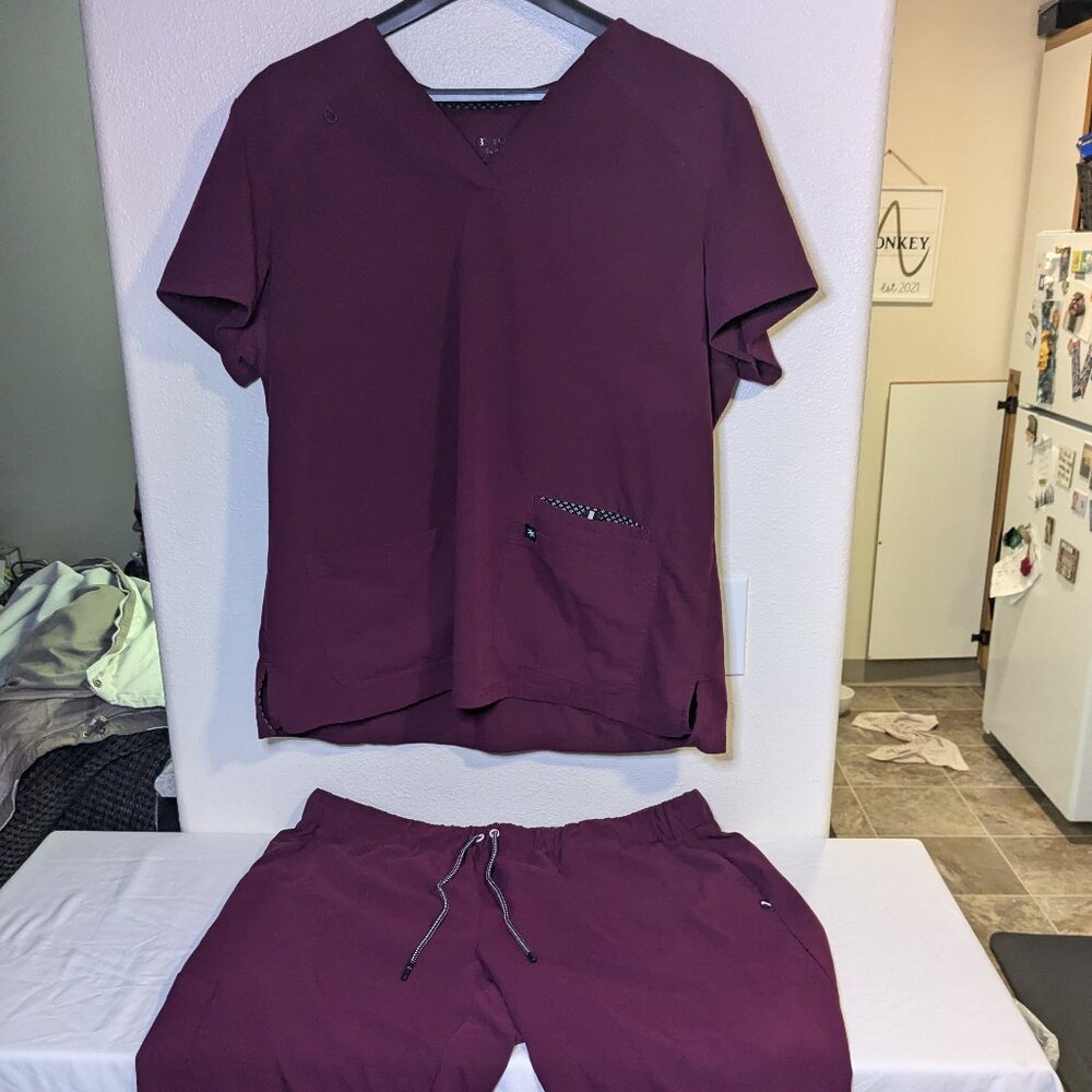 Beyond Scrub|| Burgundy/Wine Women's Scrub Set Great Condition Size XL Pants/Top